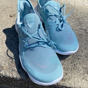Women’s Nike Free Runs Brand New